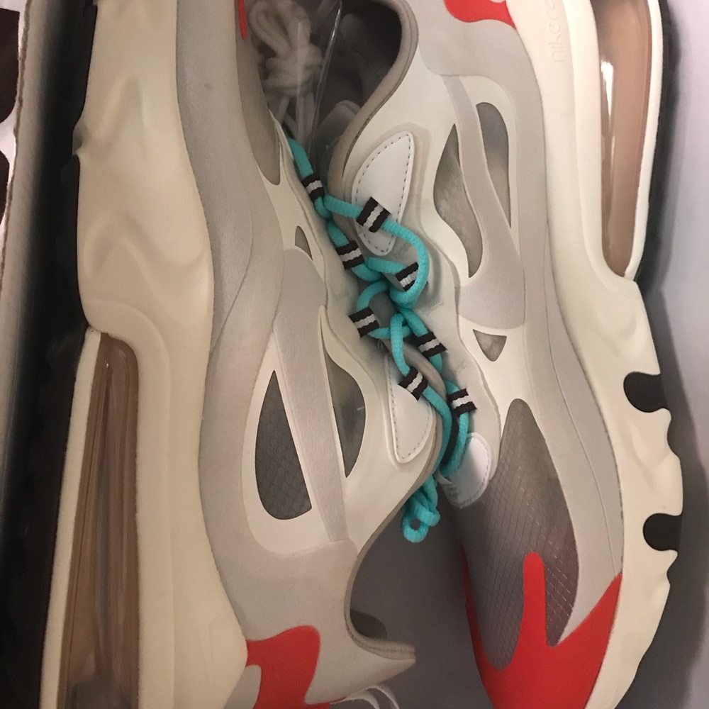 Nike Air Max 270 React  Running Trainers AO4971